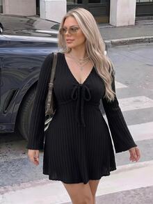 SHEIN ICON 女款大尺碼秋冬復古性感日常簡約休閒通勤V領抓褶喇叭袖毛絨羅紋黑色洋裝 - 黑色 - 查看 1