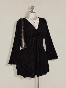 SHEIN ICON 女款大尺碼秋冬復古性感日常簡約休閒通勤V領抓褶喇叭袖毛絨羅紋黑色洋裝 - 黑色 - 查看 6