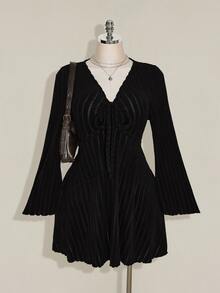 SHEIN ICON 女款大尺碼秋冬復古性感日常簡約休閒通勤V領抓褶喇叭袖毛絨羅紋黑色洋裝 - 黑色 - 查看 10