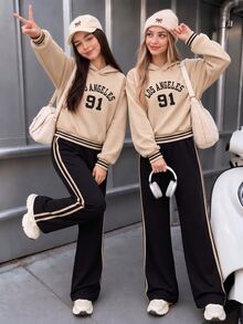 SHEIN 青少年女孩長袖秋季套裝 雙層針織連帽衛衣復古字母印花上衣搭配舒適抓絨喇叭運動長褲街頭風秋季... - 卡其色 - 查看 8