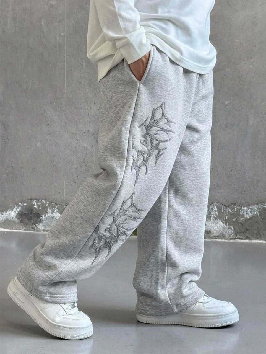 SHEIN Kids Tween Boy Casual Daily Versatile Comfortable Grey Embroidered Pattern Printed Straight Leg Loose Fit Sweatpants, Suitable For Back To School, Birthday Party, Evening Event, Performance, Wedding, Baptism, Opening Ceremony And Other Occasions, Comfortable For Daily Wear, Suitable For School, Travel, Sports, Suitable For Spring, Summer, Autumn, Winter. - Grey - View 1