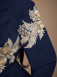 Radiana 大尺碼女款海軍藍夏季優雅星空風 2件組 金線刺繡 3D花朵西裝外套與喇叭褲套裝 正式晚宴宴會穿搭 - 藏蓝色 - 查看 2