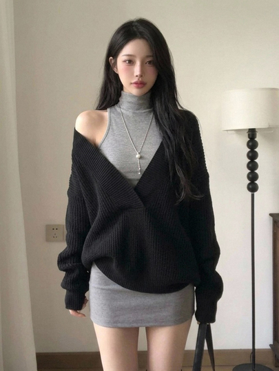 DAZY 女款黑色深V領寬鬆針織毛衣，休閒通勤街頭優雅內搭層次毛衣，秋冬款