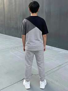 青少年男孩休閒舒適時尚極簡黑白灰拼接 NY品牌圓領短袖T恤與長褲套裝 - 彩色 - 查看 2
