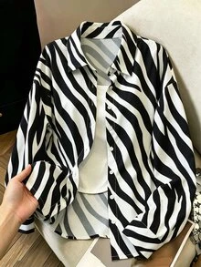SHEIN Franclia 女款寬鬆經典翻領落肩長袖鈕扣袖口現代黑白斑馬紋秋季上衣，適合萬聖節穿搭 - 黑與白 - 查看 6