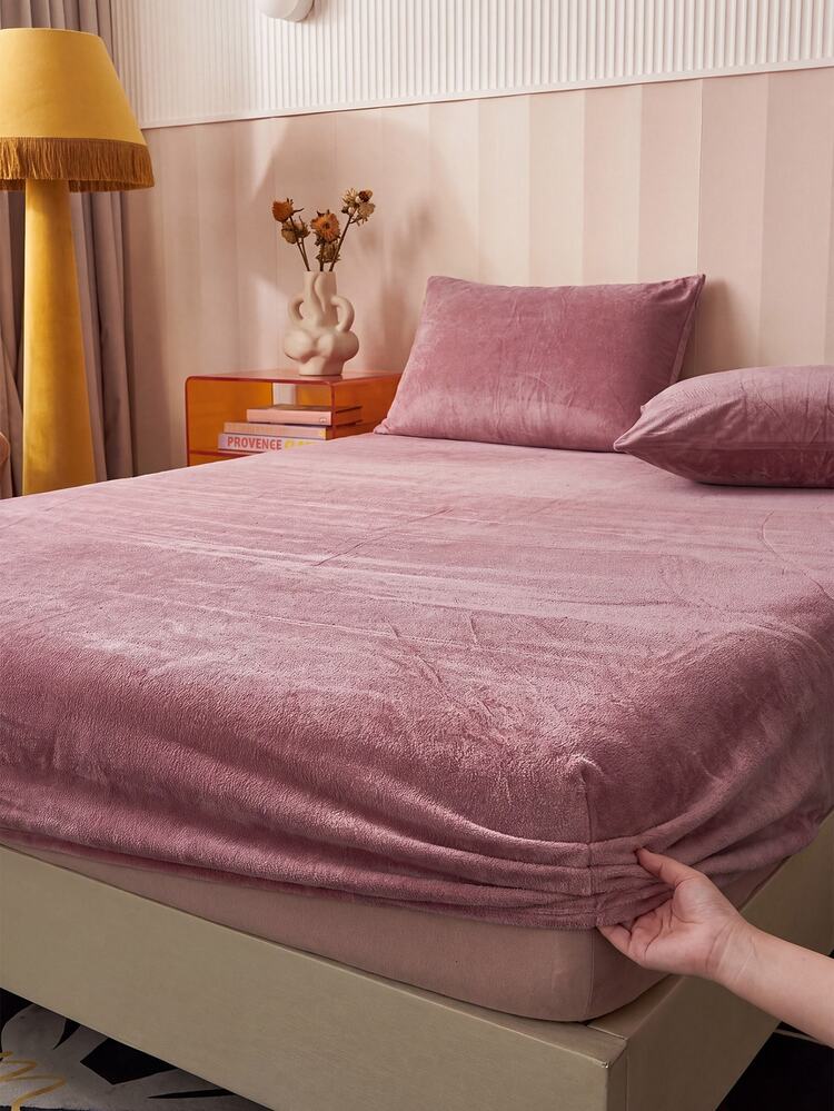 2/3pcs Light Purple Velvet Fitted Sheet Set, Warm And Soft, Solid Color Velvet Fitted Sheet Set, Available Sizes: Extra Large, Large, Standard Double, Twin, Luxury Ultra Soft Comfortable Base Fabric, 11.8 Inch Deep Pocket Design, Suitable For Autumn, Winter, Spring, Set Includes 1 Fitted Sheet And 1/2 Pillowcases, Dorm Bedding, Back To School Bedding - Dusty Pink - View 1