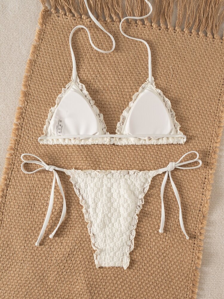 SHEIN Swim 女款夏季新款海灘泳裝度假風甜美可愛蕾絲花卉紋理布料可愛荷葉邊性感露背三角繫帶比基尼泳衣2件套，適合海灘游泳與海灘度假 - 白色 - 查看 2
