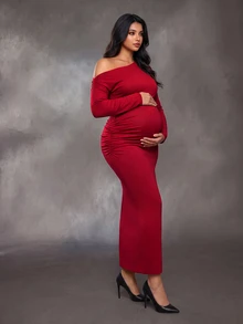 SHEIN Vestido de Maternidad Talla Grande con Hombro Asimétrico Rojo, Manga Larga Ajustada, Diseño de Cintura Fruncida y ajustado, Adecuado para Fiesta Nocturna - Rojo - Ver 4