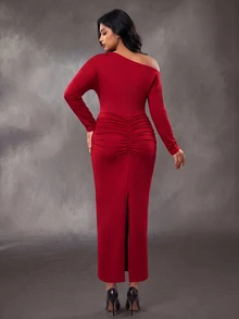 SHEIN Vestido de Maternidad Talla Grande con Hombro Asimétrico Rojo, Manga Larga Ajustada, Diseño de Cintura Fruncida y ajustado, Adecuado para Fiesta Nocturna - Rojo - Ver 3