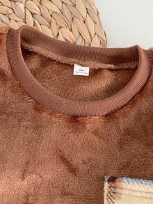 SHEIN 秋冬大童男童居家服 日系簡約法蘭絨加厚抓絨睡衣 2件套 長袖長褲，圓領拼接格紋口袋設計，寬鬆不束縛，適合戶外穿著與居家睡衣 - 咖啡棕 - 查看 4