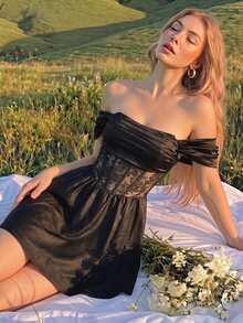 SHEIN MOD 黑色對比蕾絲抓皺胸前緞面洋裝，萬聖節派對約會之夜外訪夏季性感哥德風 - 黑色 - 查看 1