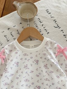 SHEIN Vintaside Kids 女嬰春秋常規厚度針織衛衣與長褲兩件套，甜美復古田園風，碎花配側邊編織帶與蝴蝶細節，修身剪裁，適合日常穿著、外出與幼兒園 - 白色 - 查看 6