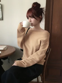 DAZY 素色修身船領半袖休閒優雅秋冬女款針織上衣 - 棕色 - 查看 6