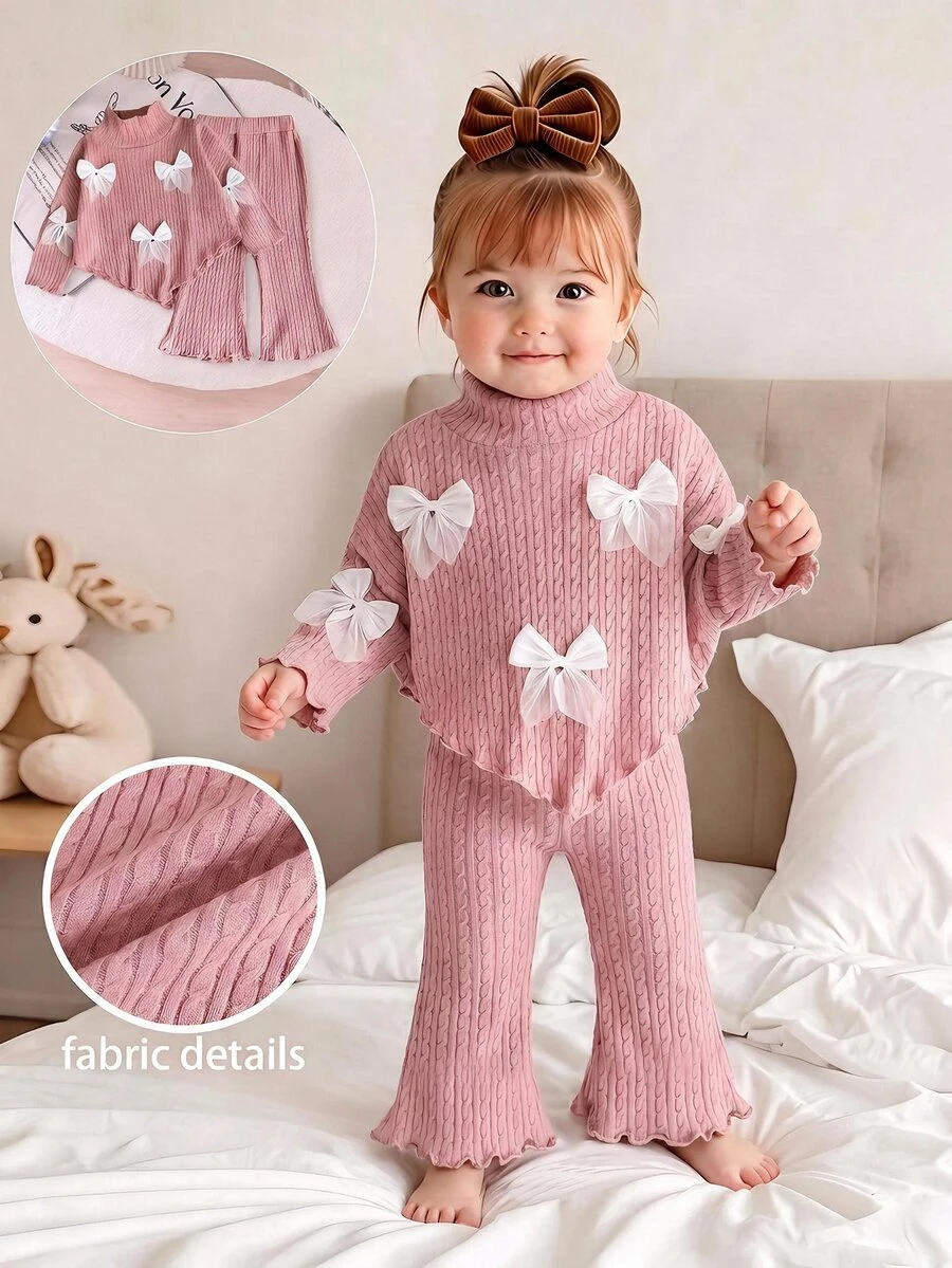 SHEIN Playful Pals 2件組幼女針織上衣喇叭褲套裝,甜美粉色 3D 蝴蝶結網紗喇叭褲,長袖小高領,休閒款,適合生日派對、秋季假期、婚禮賓客穿著,時尚風格 - 粉色 - 查看 1