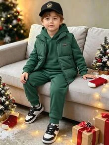 SHEIN Genkimix Kids 3件組男童套裝，厚實保暖絎縫填充背心立領拉鍊連帽外套與慢跑長褲冬季運動服套裝，秋季服飾，聖誕節，Noël - 墨綠色 - 查看 1