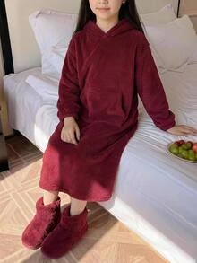 SHEIN 少女秋冬款寬鬆保暖內裡加厚雙面絨毛連帽袋鼠口袋長袖睡袍家居服睡裙 灰色女孩睡袍兒童睡袍 酒紅色聖誕萬聖節家居服 - 酒紅色 - 查看 1