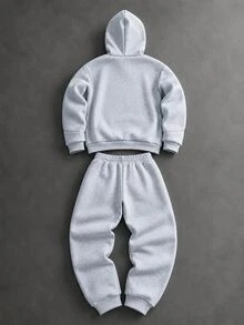 SHEIN 2件組男孩連帽衛衣與運動長褲套裝，初秋新品，返校必備，高端灰色極簡街頭風，長袖套頭連帽衫搭配抽繩收口運動長褲，經典深色十字花圖案，休閒日常穿著，男孩街頭風穿搭，適合學校與外出 - 灰色 - 查看 3