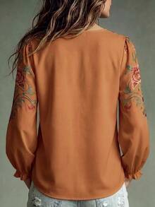 Trelyra 女款花卉刺繡V領長袖寬鬆襯衫，適合度假穿著 - 薑色 - 查看 2