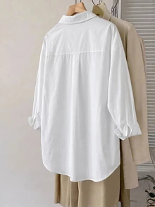 SHEIN CURVE+ 大尺碼秋冬寬鬆白色基本款長袖鈕扣襯衫上衣，2026 22W - 白色 - 查看 6