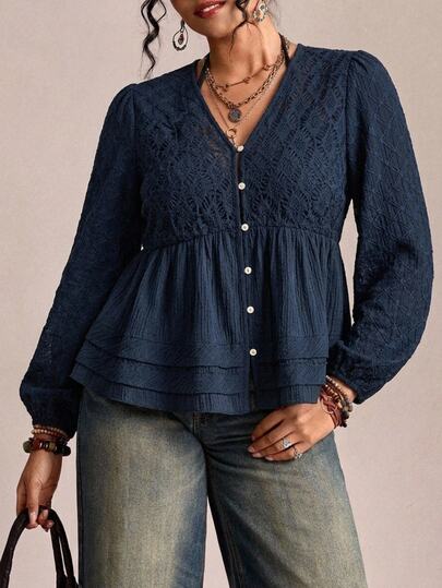 Freevana Camisa de manga larga con botones para mujer de talla grande en azul, tela texturizada y mangas abullonadas - Una opción elegante y casual para vacaciones o uso en otoño/invierno