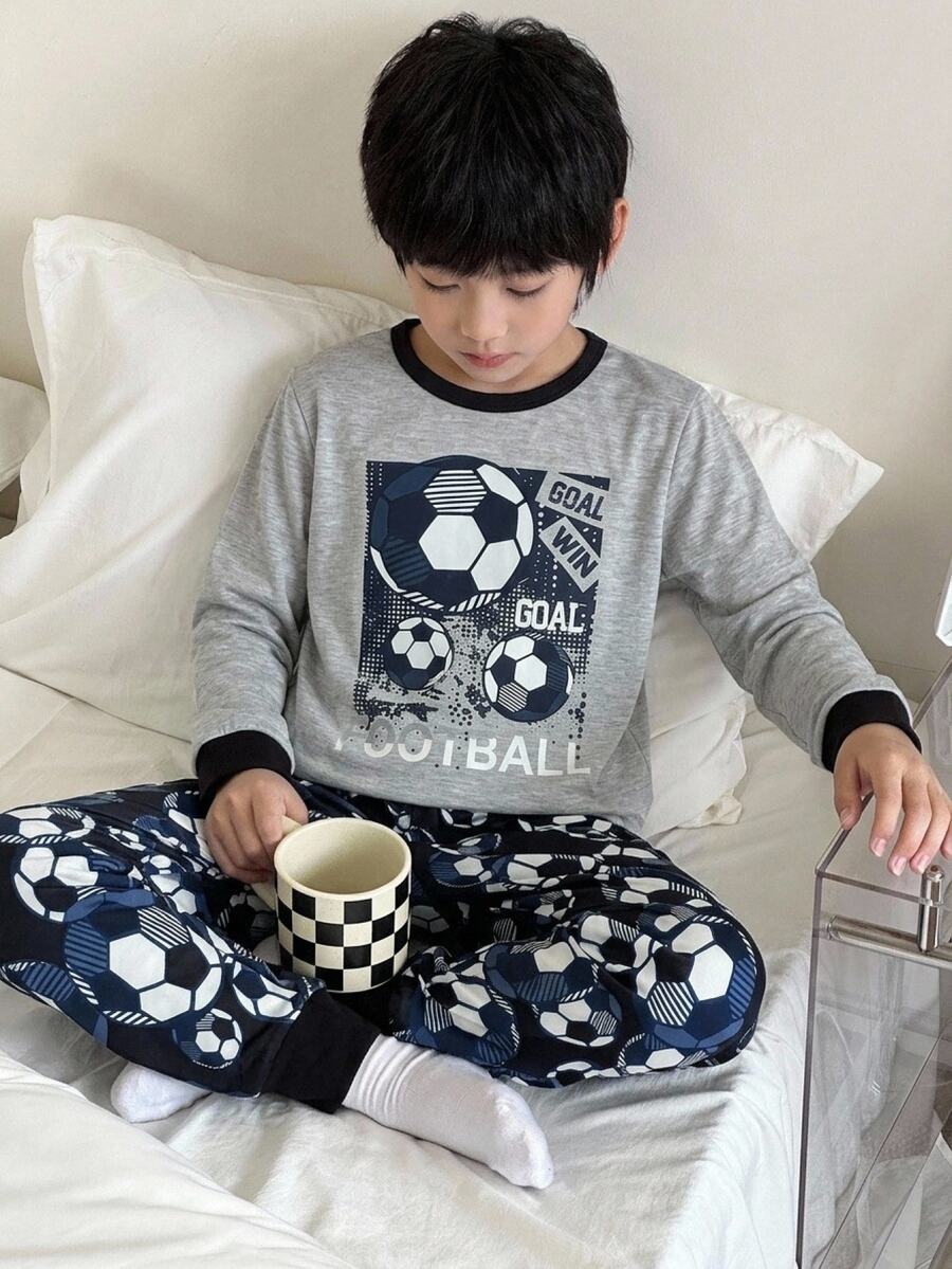SHEIN 兒童青少年男孩修身足球圖案圓領長袖T恤與秋冬長褲 2件組 柔軟舒適修身睡衣套裝 - 彩色 - 查看 1