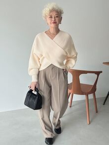 FRIFUL Áo len dài tay cổ chữ V trễ vai màu trơn thiết kế chéo rộng rãi, thoải mái, đa năng cho nữ, mùa thu/đông - Màu be - Xem 2