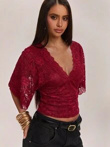 SHEIN BAE 女款優雅性感深V領蕾絲拼接花卉透視上衣，適合休閒穿著、外出、波西米亞風，蕾絲上衣，米色上衣，夏季上衣 - 酒紅色 - 查看 5