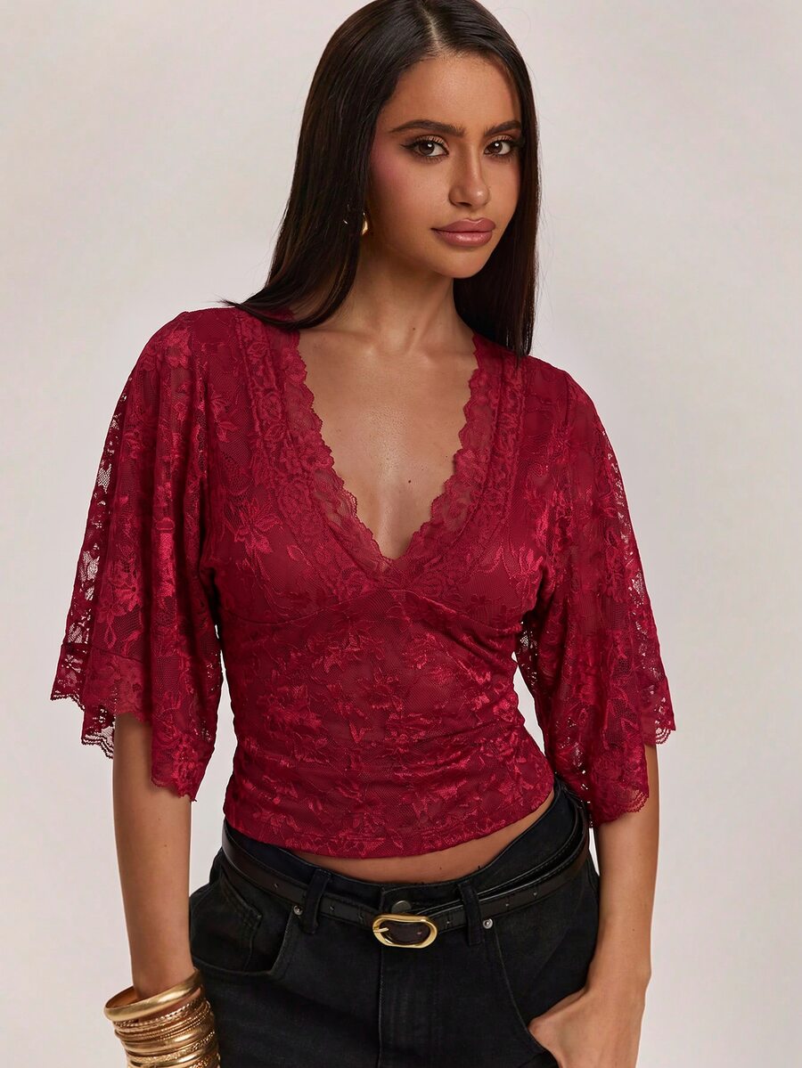 SHEIN BAE 女款優雅性感深V領蕾絲拼接花卉透視上衣,適合休閒穿著、外出、波西米亞風,蕾絲上衣,米色上衣,夏季上衣 - 酒紅色 - 查看 1