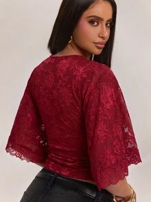 SHEIN BAE 女款優雅性感深V領蕾絲拼接花卉透視上衣，適合休閒穿著、外出、波西米亞風，蕾絲上衣，米色上衣，夏季上衣 - 酒紅色 - 查看 2