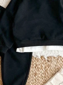 SHEIN 2件組幼童男童運動衫與慢跑褲套裝，學院風可愛純黑色羅紋 Polo 領長袖翻領 V 領常規款，適合戶外秋季舒適慢跑服飾 - 黑色 - 查看 6