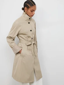 Maija 女款長版格紋拼接風衣外套，秋季辦公日常穿搭，卡其色經典優雅款 - 卡其色 - 查看 9