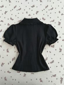 Elamini 女款黑色彼得潘領花瓣袖刺繡花卉蕾絲拼接裝飾正裝襯衫，適合辦公室、茶會、夏季優雅穿搭 - 黑色 - 查看 2