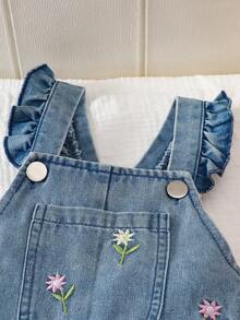 Vintaside Kids SHEIN 女嬰 2 件套休閒可愛雛菊花卉刺繡荷葉邊牛仔吊帶褲與短袖羅紋 T 恤套裝 - 彩色 - 查看 5