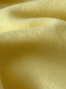 SHEIN 兒童黃色卡通蜜蜂刺繡運動衫搭配藍色寬腿褲 2件套，春夏秋季嬰兒休閒童裝，蝴蝶蓮花貼布裝飾可愛童裝 - 黃色 - 查看 2