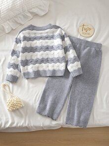 SHEIN Elladie kids 女童鏤空波浪提花針織套裝，灰色與白色條紋V領開襟衫＋寬腿長褲，2件式休閒針織套裝，適合秋冬 - 淺灰色 - 查看 2