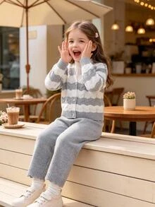 SHEIN Elladie kids 女童鏤空波浪提花針織套裝，灰色與白色條紋V領開襟衫＋寬腿長褲，2件式休閒針織套裝，適合秋冬 - 淺灰色 - 查看 1