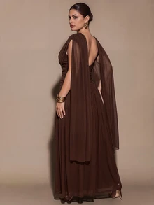 SHEIN BAE CURVE Gaun panjang elegan berwarna cokelat ukuran besar, cocok untuk acara spesial, menampilkan desain berlipit dan lengan jubah panjang. Gaya Musim Panas/ Formal; Koktail Formal - Coffee Brown - View 3