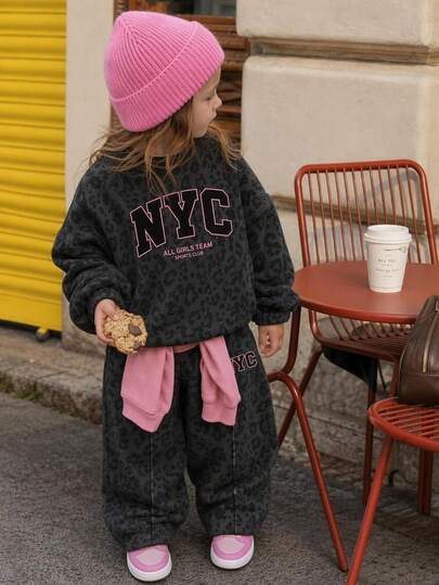 THE HAPPY LOOK Sweet Cool Black & Pink Colorway, Fashion Leopard Print Sporty Colorblock Letter NYC Graphic, Baby Girl Casual Soft Comfortable Loose Crew Neck Pullover Sweatshirt & Wide Leg Long Pants Sporty Set, Suitable For Autumn/Winter Daily, Sports, Streetwear, Sweet Cool Style, Back To School, American High Street, Sweet Cool Slouchy, Relaxed Fashion