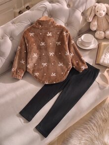 2件組女孩甜美休閒風，蝴蝶結波點滿版印花，半拉鍊立領長袖圓弧下擺上衣，搭配修身長褲，毛絨面料，寬鬆時尚兩件套，適合校園、戶外活動等，氛圍感十足，秋冬完美穿搭 - 彩色 - 查看 2