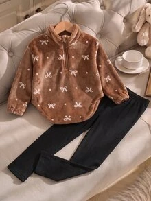 2件組女孩甜美休閒風，蝴蝶結波點滿版印花，半拉鍊立領長袖圓弧下擺上衣，搭配修身長褲，毛絨面料，寬鬆時尚兩件套，適合校園、戶外活動等，氛圍感十足，秋冬完美穿搭 - 彩色 - 查看 4