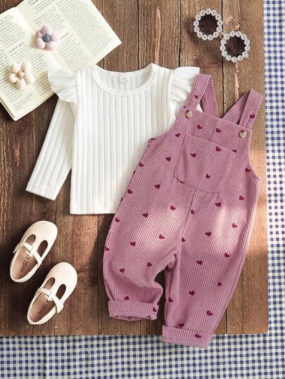 SHEIN Vintaside Kids مجموعة ملابس أطفال بنات من القطيفة، طقم بنطلون بحمالات مطرز بقلب دافئ سميك للخريف/الشتاء + طبقة أساسية من الصوف المحبوك الدافئ، مجموعة من قطعتين، ملابس أطفال بنات جديدة وجميلة