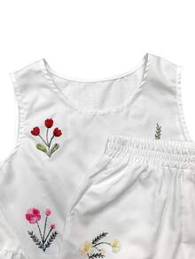 Resyla [Printed Design] Women's Floral Ruffle Blouse And Shorts 2 Pieces Casual Cute Outfit Picnic White Floral Summer Set - Multicolor - View 4