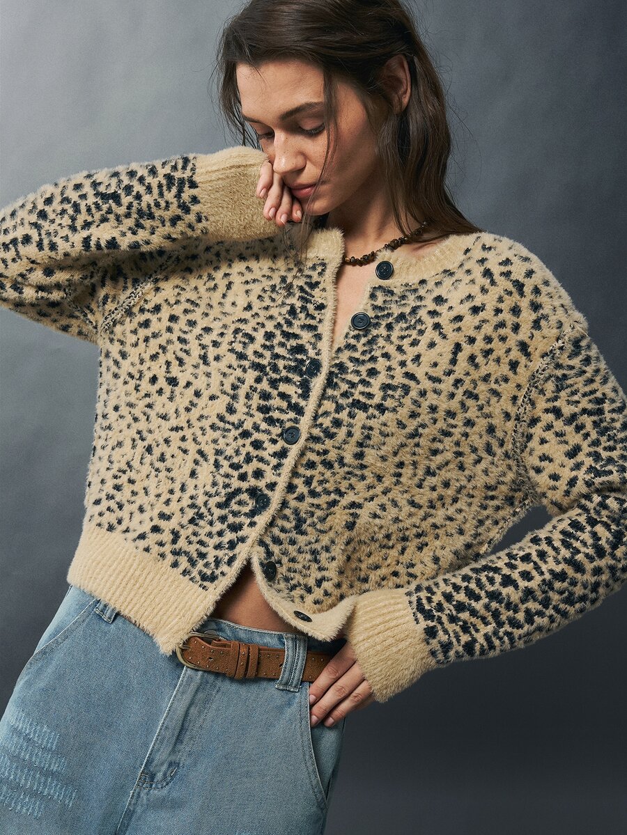 Bohemela Vintage Plush Leopard Print Jacquard Long Sleeve Knit Cardigan - Apricot - View 1