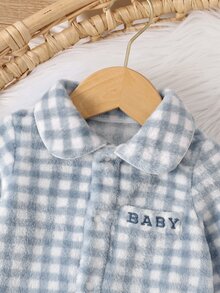SHEIN 新生兒雙面絨毛格紋領長袖連腳連身衣居家服，適合冬季 - 藍白色 - 查看 9