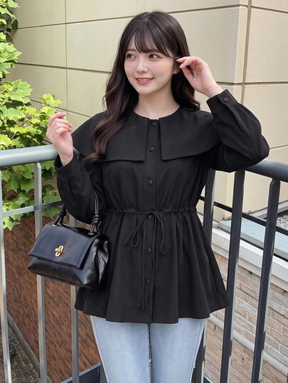 Bijouette Mantel trench pendek hitam ukuran plus gaya Korea, desain kerah lebar dua lapis untuk memperindah garis bahu, pinggang yang dapat disesuaikan untuk ukuran yang fleksibel, menutupi perut dan pinggul dengan baik untuk berbagai tipe tubuh; lengan panjang model lentera dengan lapisan tebal untuk menyembunyikan lemak lengan; kain kaku dengan efek melangsingkan, ujung bawah model A-line pendek untuk memperpanjang proporsi kaki, cocok untuk perjalanan sehari-hari.