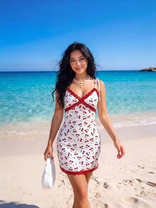 SHEIN ICON Vestido mini con estampado de cerezas y encaje de color contrastante, estilo sexy de vacaciones - Rojo cereza - Ver 3