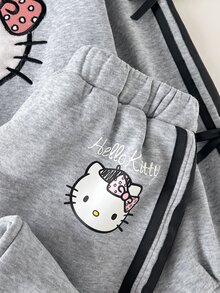 HELLO KITTY AND FRIENDS | SHEIN 青少年女孩秋冬休閒抓絨內裡加厚運動衫套裝，聯名貓頭蝴蝶結印花，寬鬆圓領落肩長袖套頭衫搭配印花百褶寬腿直筒運動長褲，運動風兩件式灰色花卉套裝 - 灰色 - 查看 6
