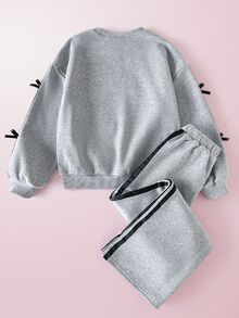 HELLO KITTY AND FRIENDS | SHEIN 青少年女孩秋冬休閒抓絨內裡加厚運動衫套裝，聯名貓頭蝴蝶結印花，寬鬆圓領落肩長袖套頭衫搭配印花百褶寬腿直筒運動長褲，運動風兩件式灰色花卉套裝 - 灰色 - 查看 2