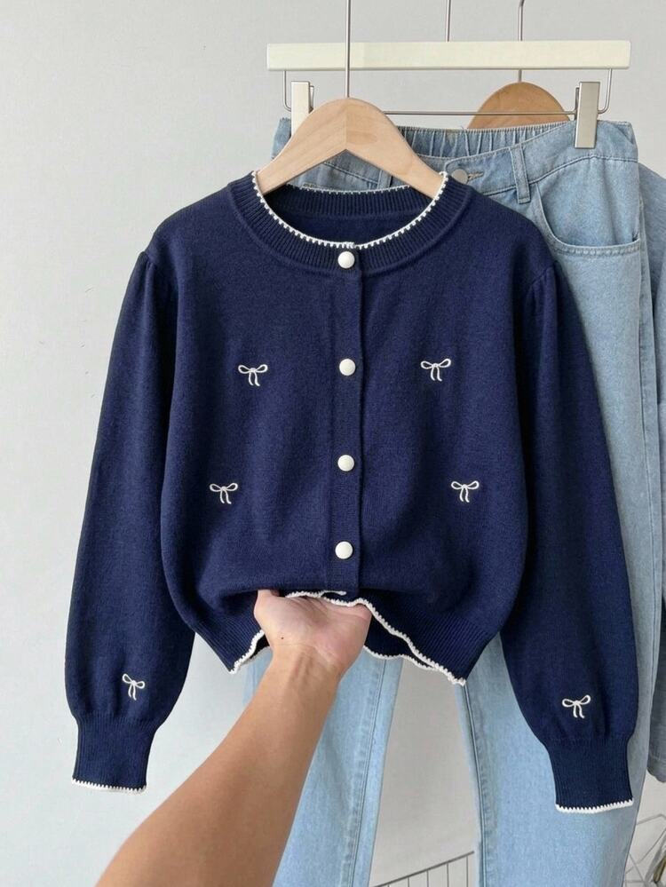 SHEIN 8-12 Years Old Tween Girls Navy Blue Round Neck Short Knit Cardigan With White Bow Embroidery, Puff Long Sleeves, Contrast Color Jagged Trim, Single-Breasted Button Front, Preppy Style Campus Spring Autumn Versatile Knit Outerwear - Navy Blue - View 3