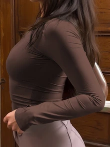 Cévolie Women's Solid Color Round Neck Long Sleeve Fitted Casual T-Shirt - Coffee Brown - View 3